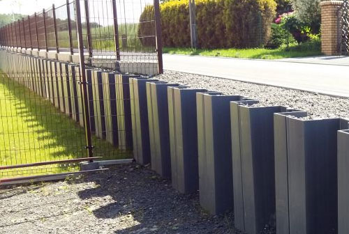 Vinyl sheet piles retaining walls