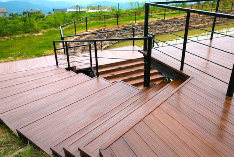 Fiberglass Decks vs Wood Decks: Which is the Better?